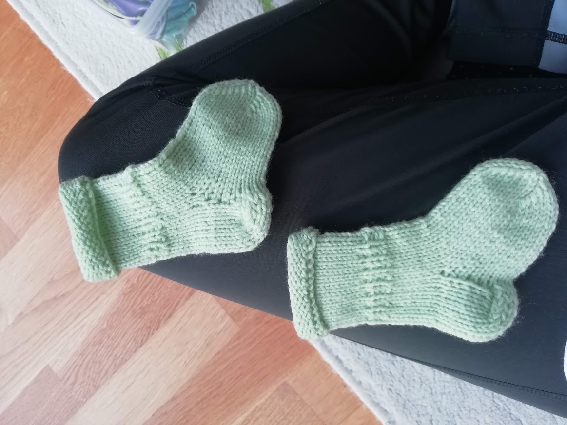 photo short knitted socks for newborn