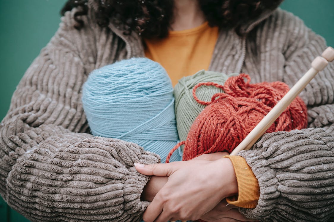 picture woman with yarn in the arms